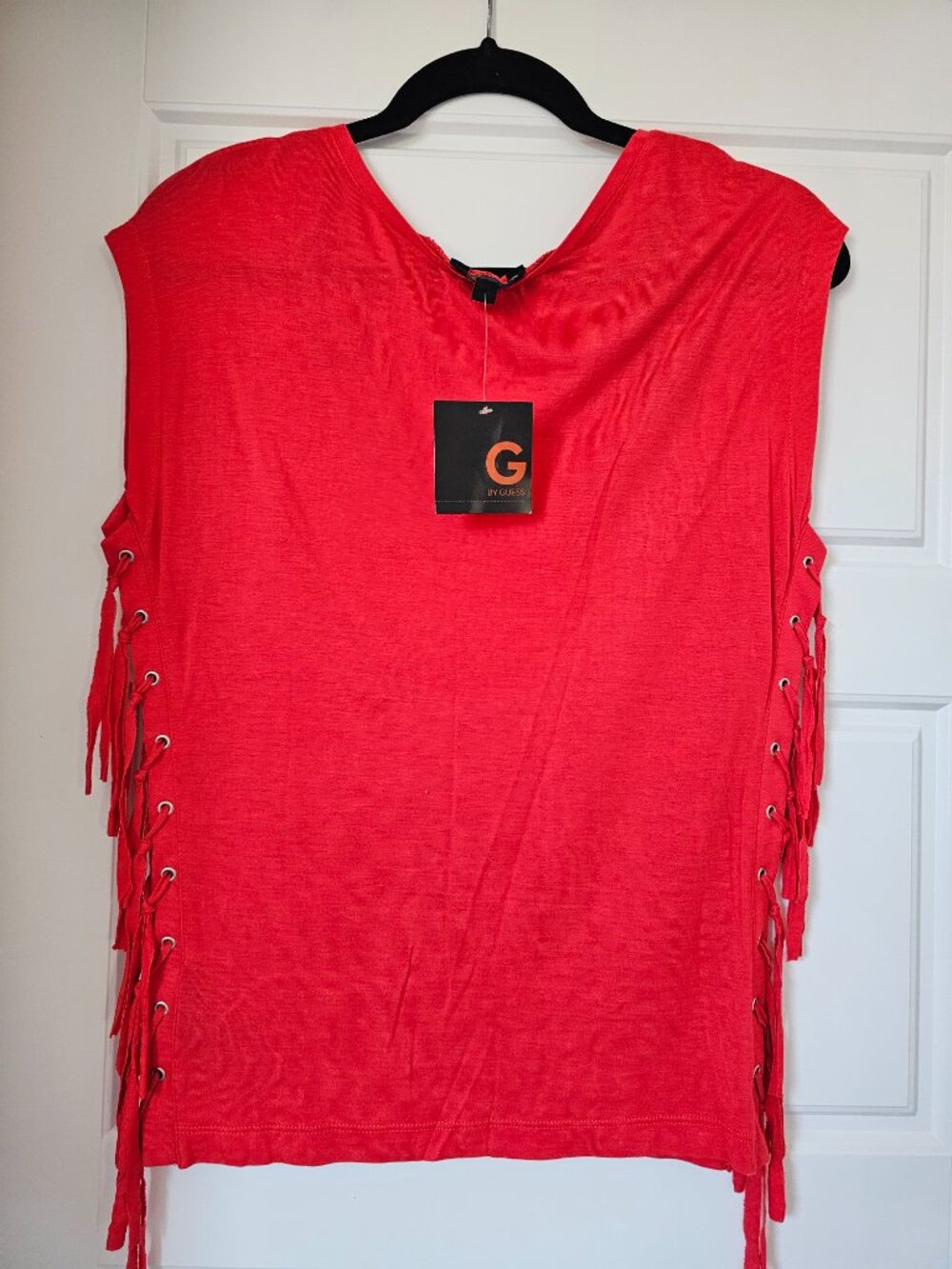 G by Guess red top with fringes and no sleeves - Picture 2 of 6